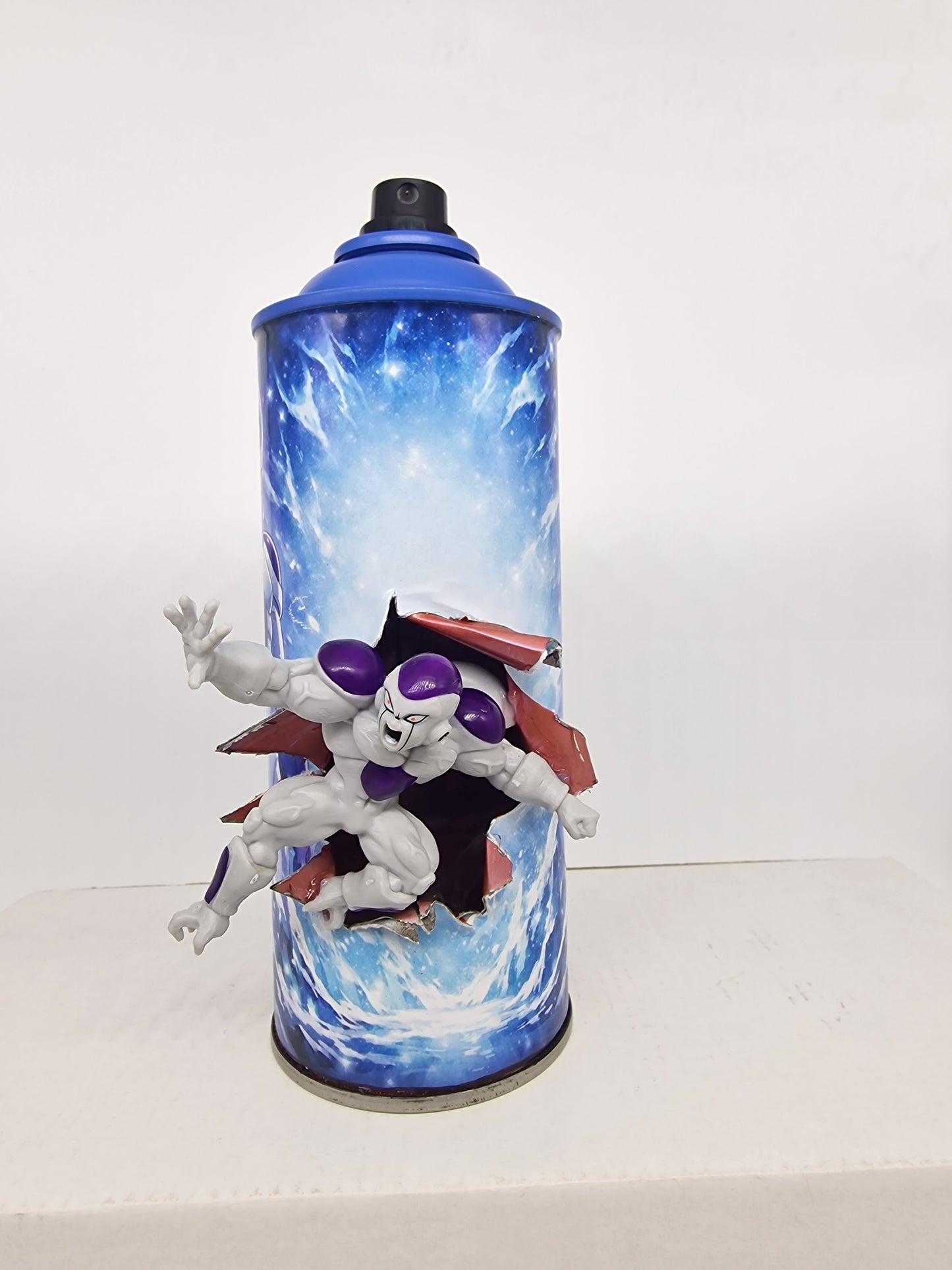 Bombe de peinture custom dragon ball z – Figurine freezer pop culture artisanale