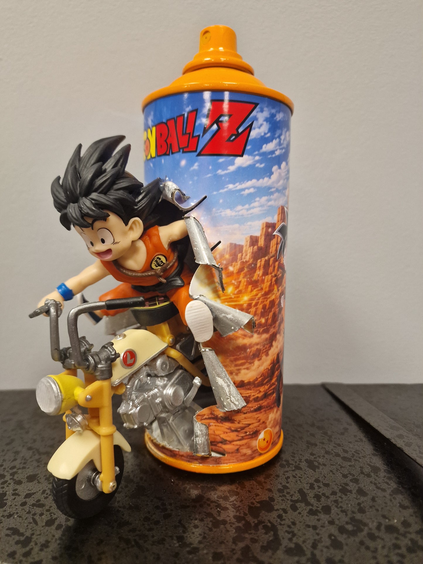 Bombe de peinture custom dragon ball z – Figurine little sangoku pop culture artisanale