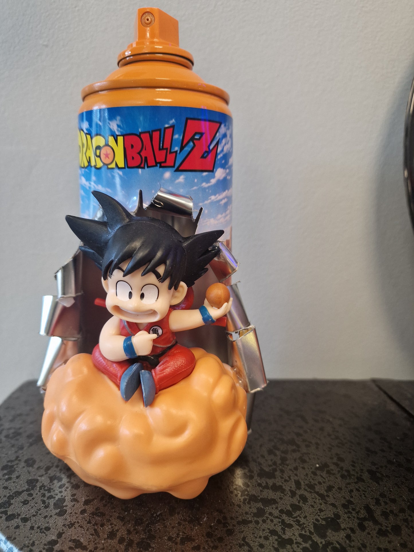 Bombe de peinture custom dragon ball z – Figurine little sangoku nuage magique pop culture artisanale