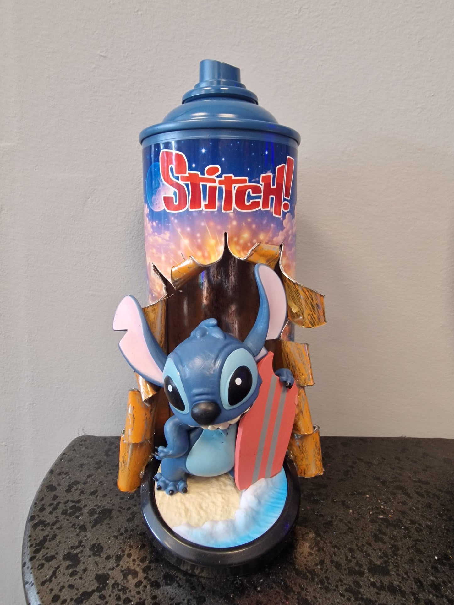 Bombe de peinture custom lilo et stitch – Figurine stitch pop culture artisanale
