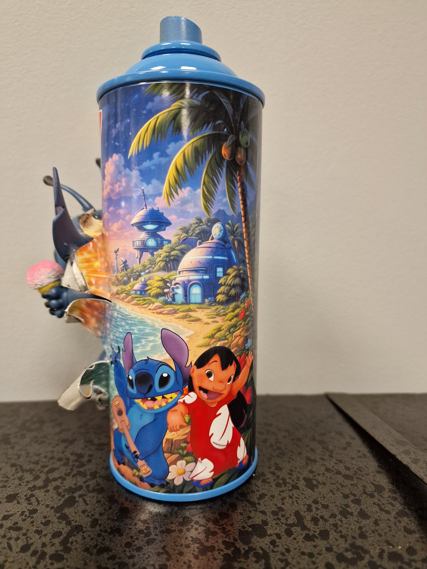 Bombe de peinture custom lilo et stitch – Figurine stitch pop culture artisanale