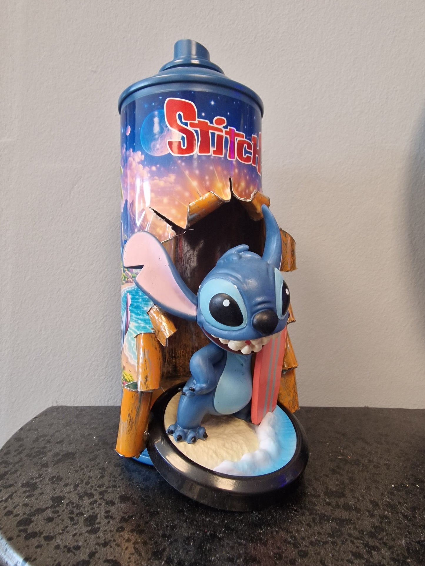Bombe de peinture custom lilo et stitch – Figurine stitch pop culture artisanale