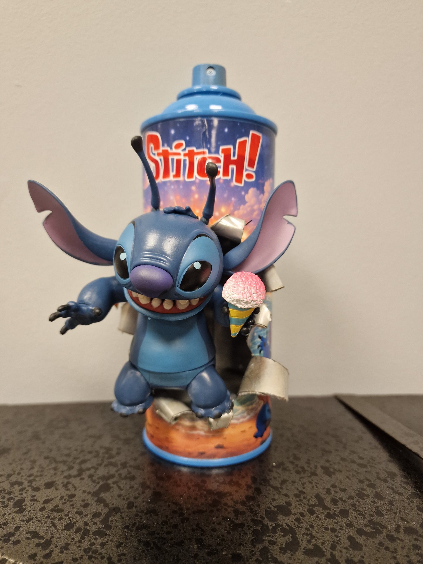 Bombe de peinture custom lilo et stitch – Figurine stitch pop culture artisanale
