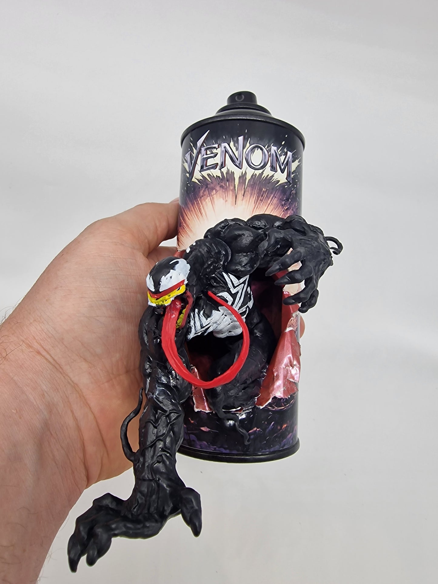 Bombe de peinture custom marvel – Figurine venom pop culture artisanale