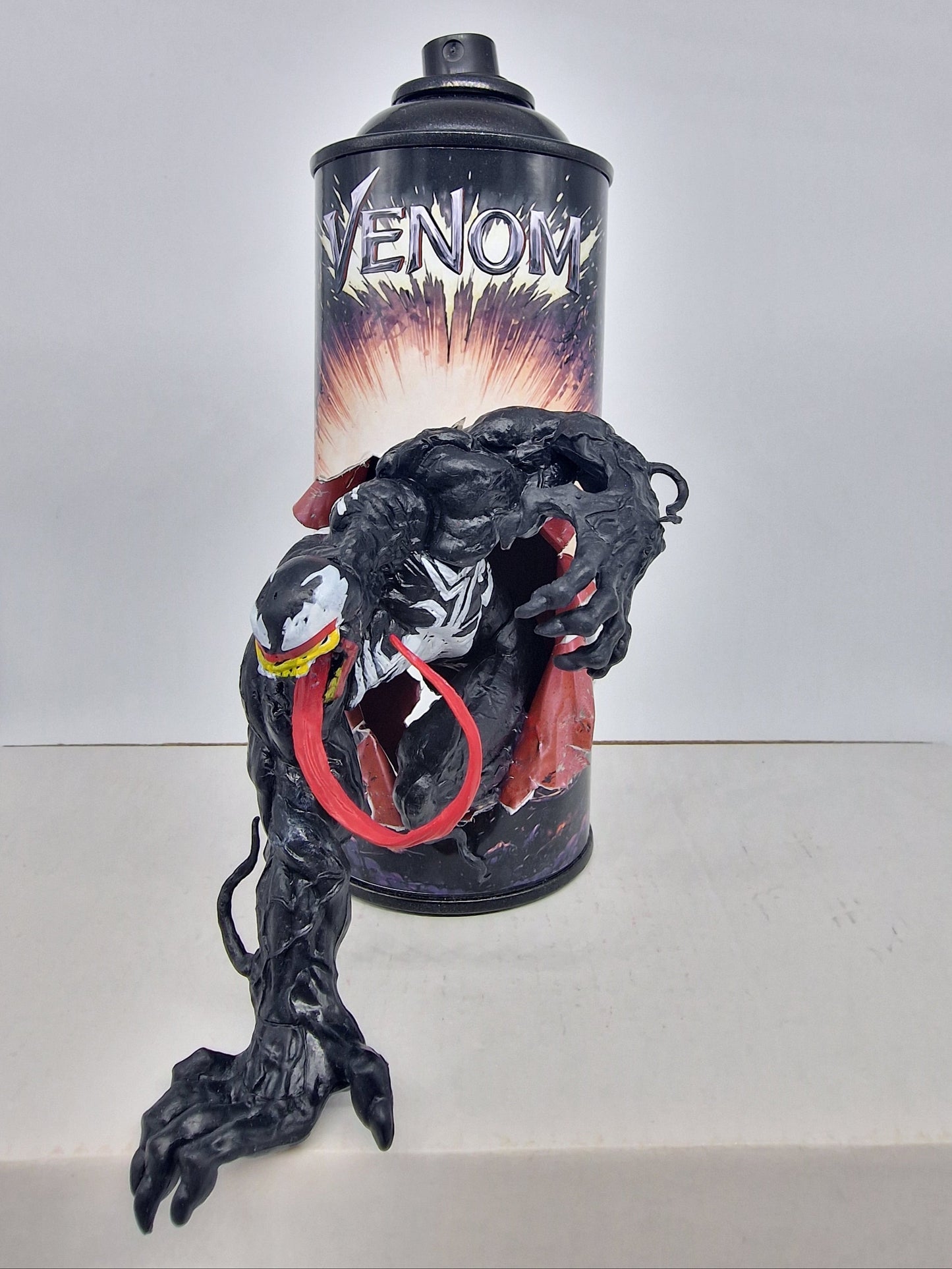 Bombe de peinture custom marvel – Figurine venom pop culture artisanale