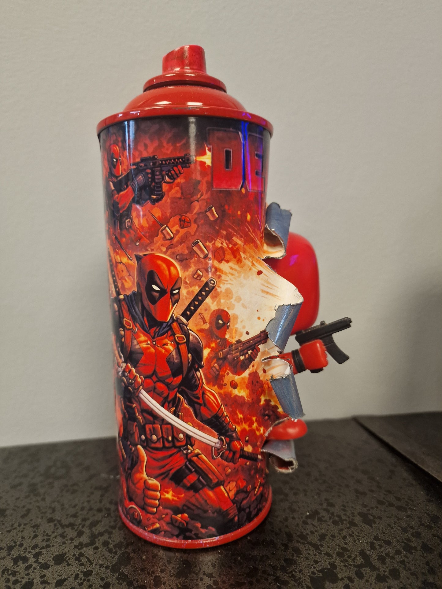 Bombe de peinture custom marvel – Figurine pop deadpool pop 2.0 culture artisanale