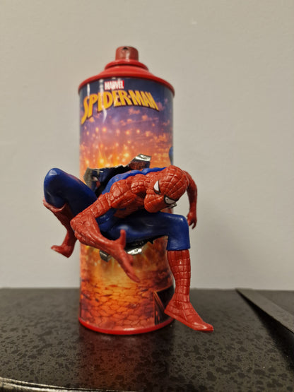 Bombe de peinture custom marvel – Figurine Spiderman pop culture artisanale