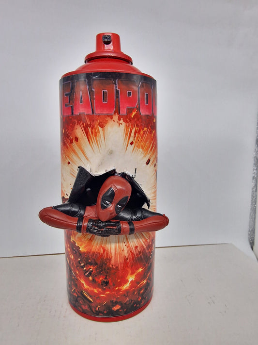 Bombe de peinture custom marvel – Figurine deadpool pop culture artisanale