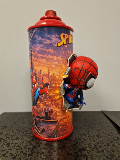 Bombe de peinture custom marvel – Figurine  little Spiderman pop culture artisanale