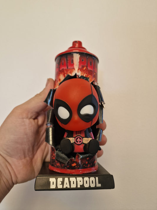 Bombe de peinture custom marvel – Figurine pop deadpool pop culture artisanale
