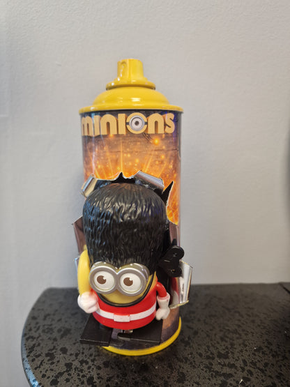Bombe de peinture custom minions– Figurine des minions England pop culture artisanale