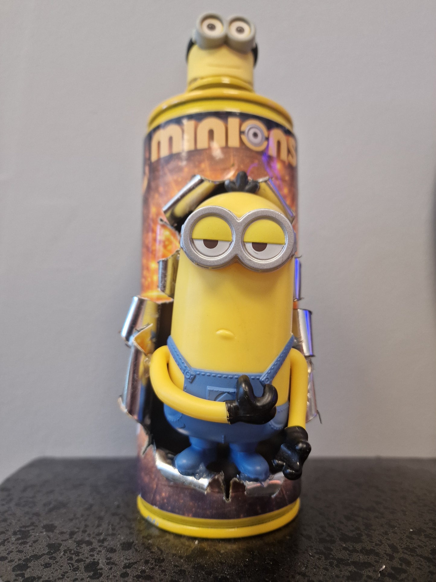 Bombe de peinture custom minions– Figurine des minions 3 pop culture artisanale