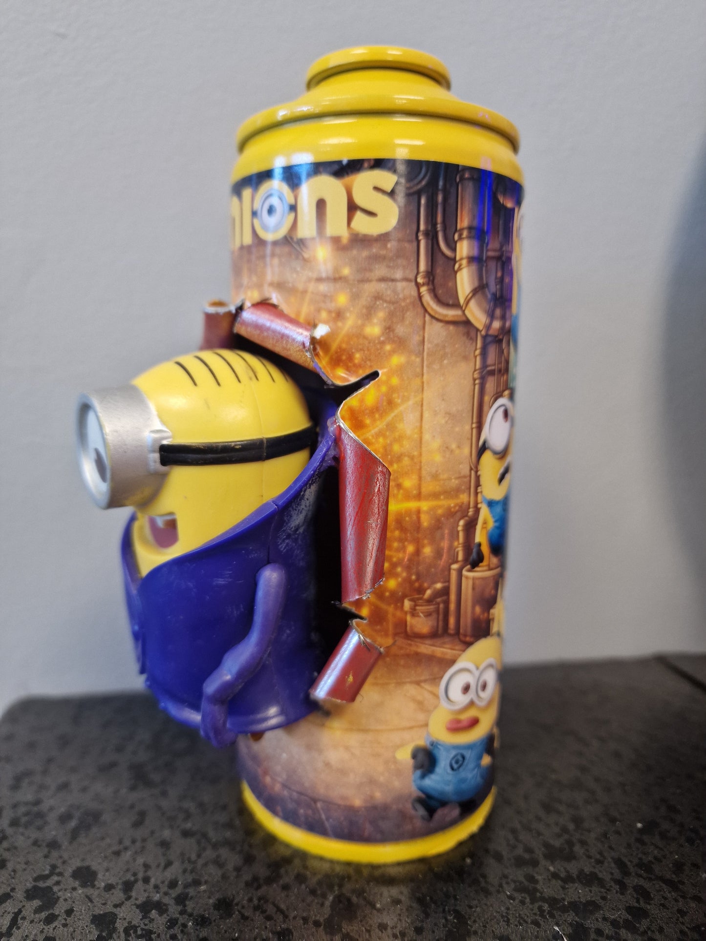 Bombe de peinture custom minions– Figurine des minions vampire pop culture artisanale