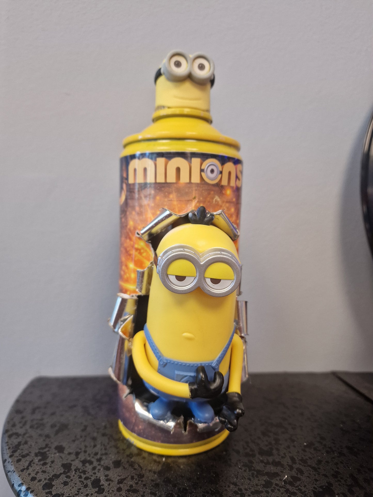 Bombe de peinture custom minions– Figurine des minions 3 pop culture artisanale