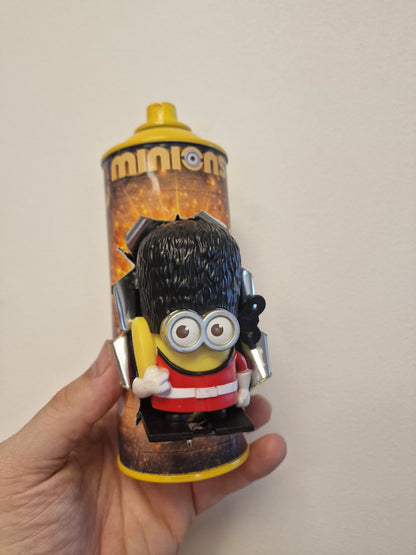 Bombe de peinture custom minions– Figurine des minions England pop culture artisanale