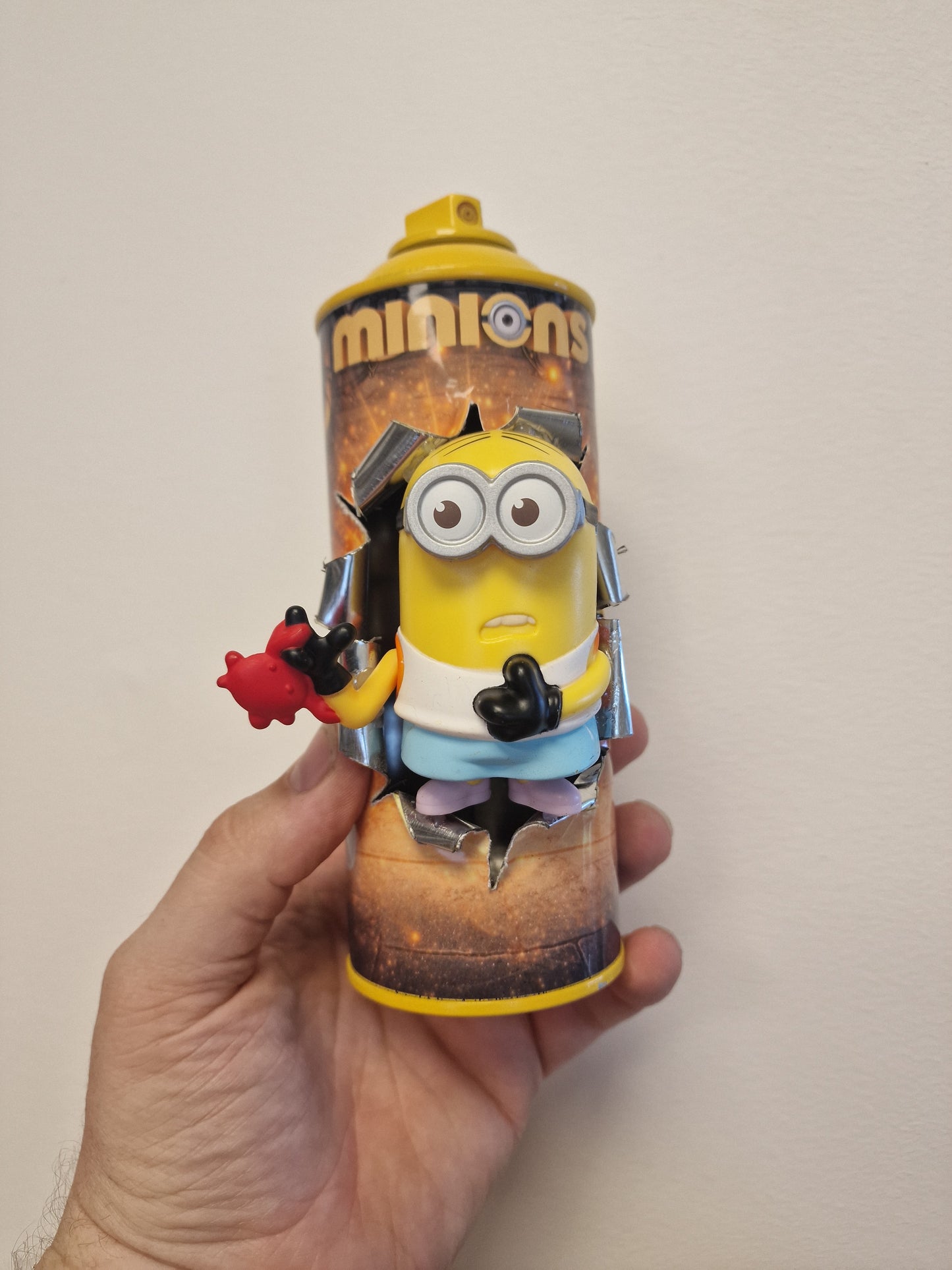 Bombe de peinture custom minions– Figurine des minions enfant pop culture artisanale