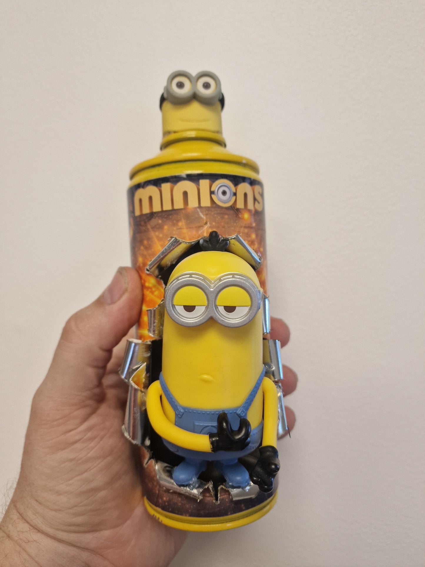 Bombe de peinture custom minions– Figurine des minions 3 pop culture artisanale