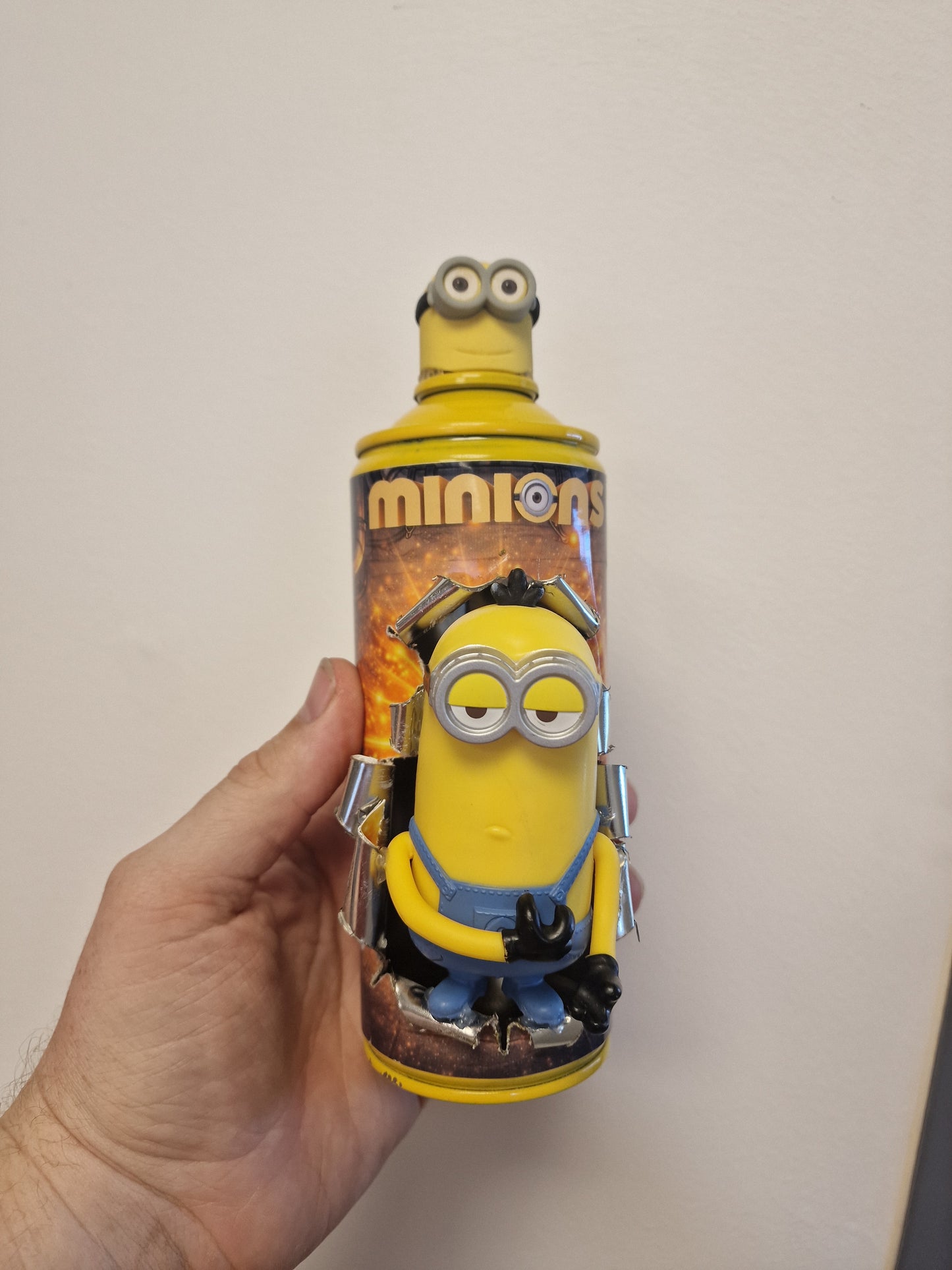 Bombe de peinture custom minions– Figurine des minions 3 pop culture artisanale