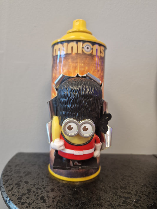 Bombe de peinture custom minions– Figurine des minions England pop culture artisanale
