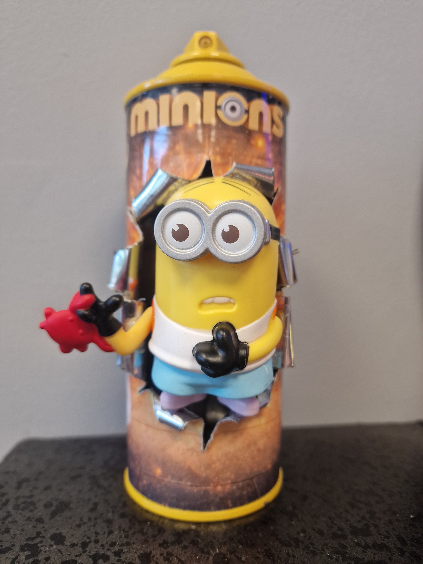 Bombe de peinture custom minions– Figurine des minions enfant pop culture artisanale