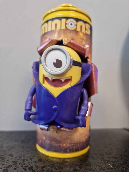 Bombe de peinture custom minions– Figurine des minions vampire pop culture artisanale