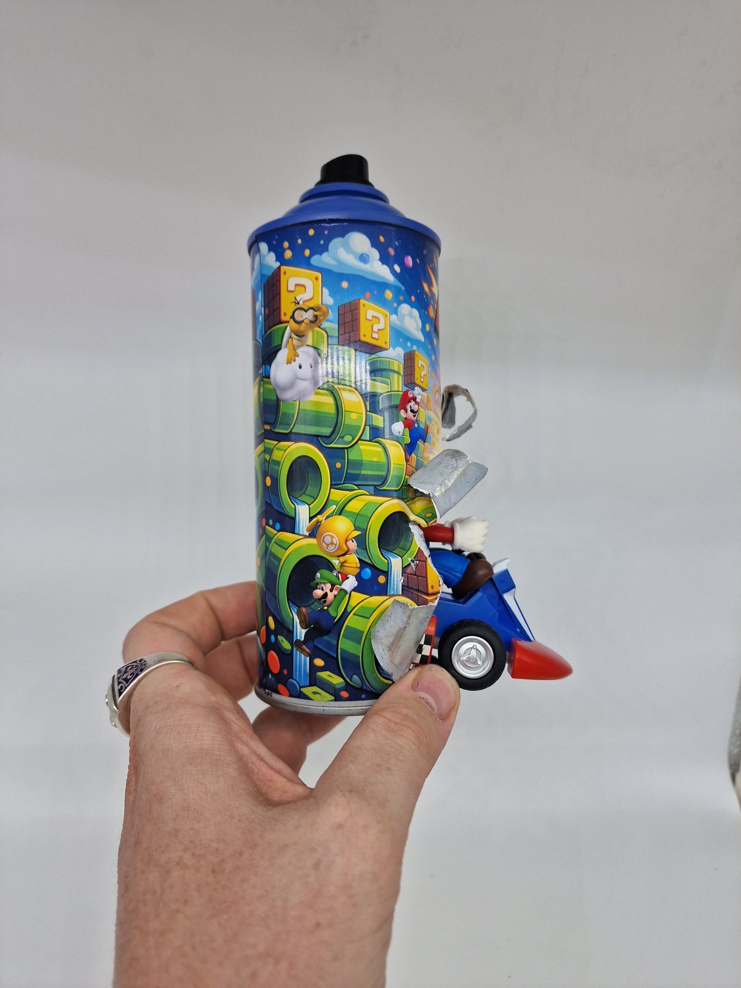 Bombe de peinture custom nintendo  – Figurine mario pop culture artisanale