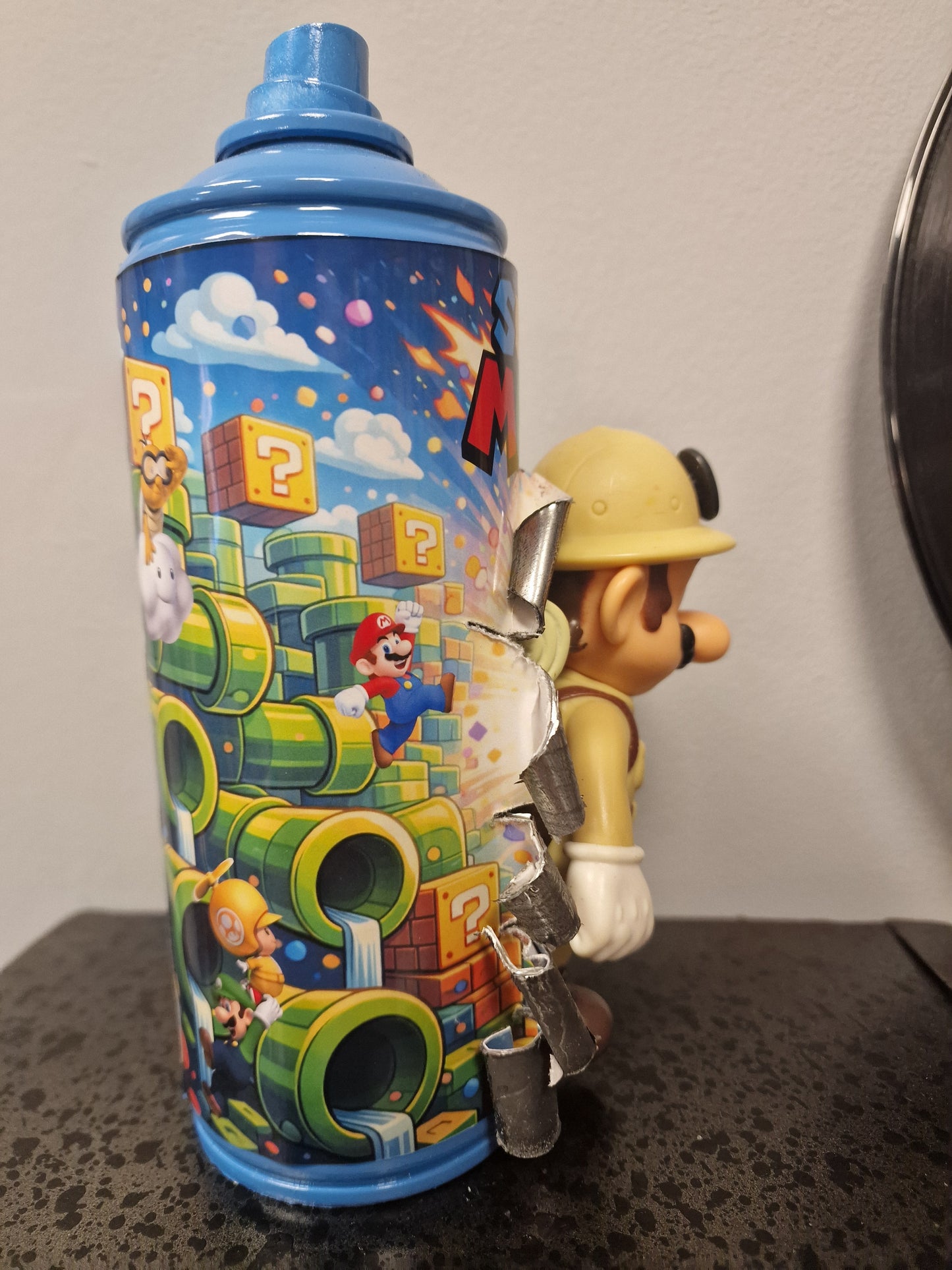 Bombe de peinture custom nintendo  – Figurine mario safari  pop culture artisanale