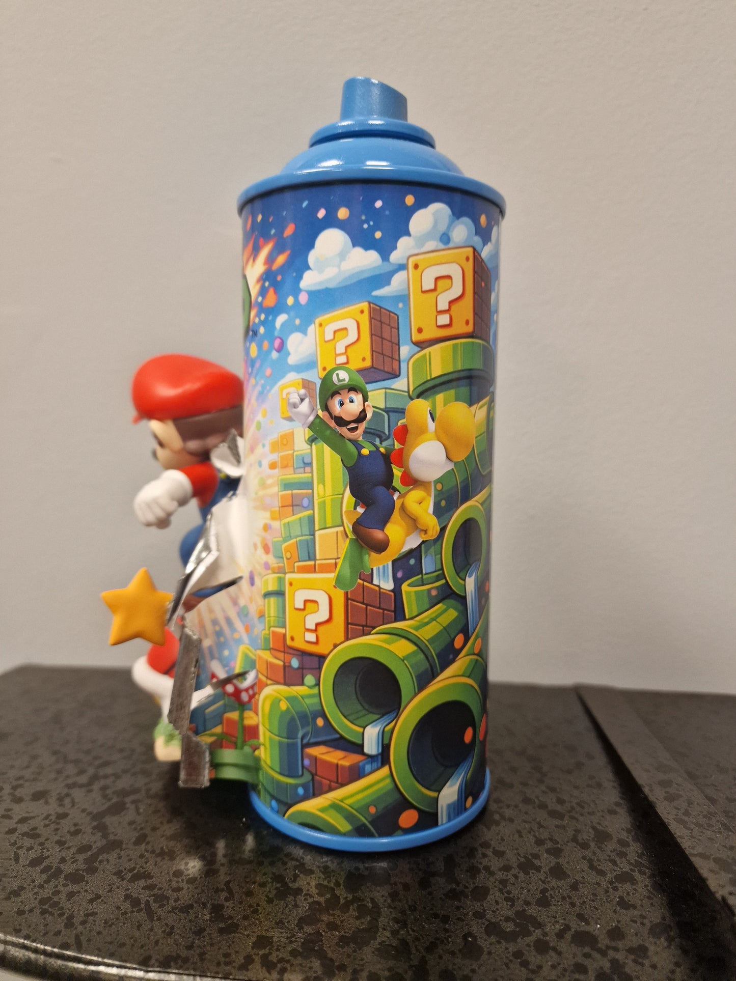 Bombe de peinture custom nintendo  – Figurine mario soccer pop culture artisanale
