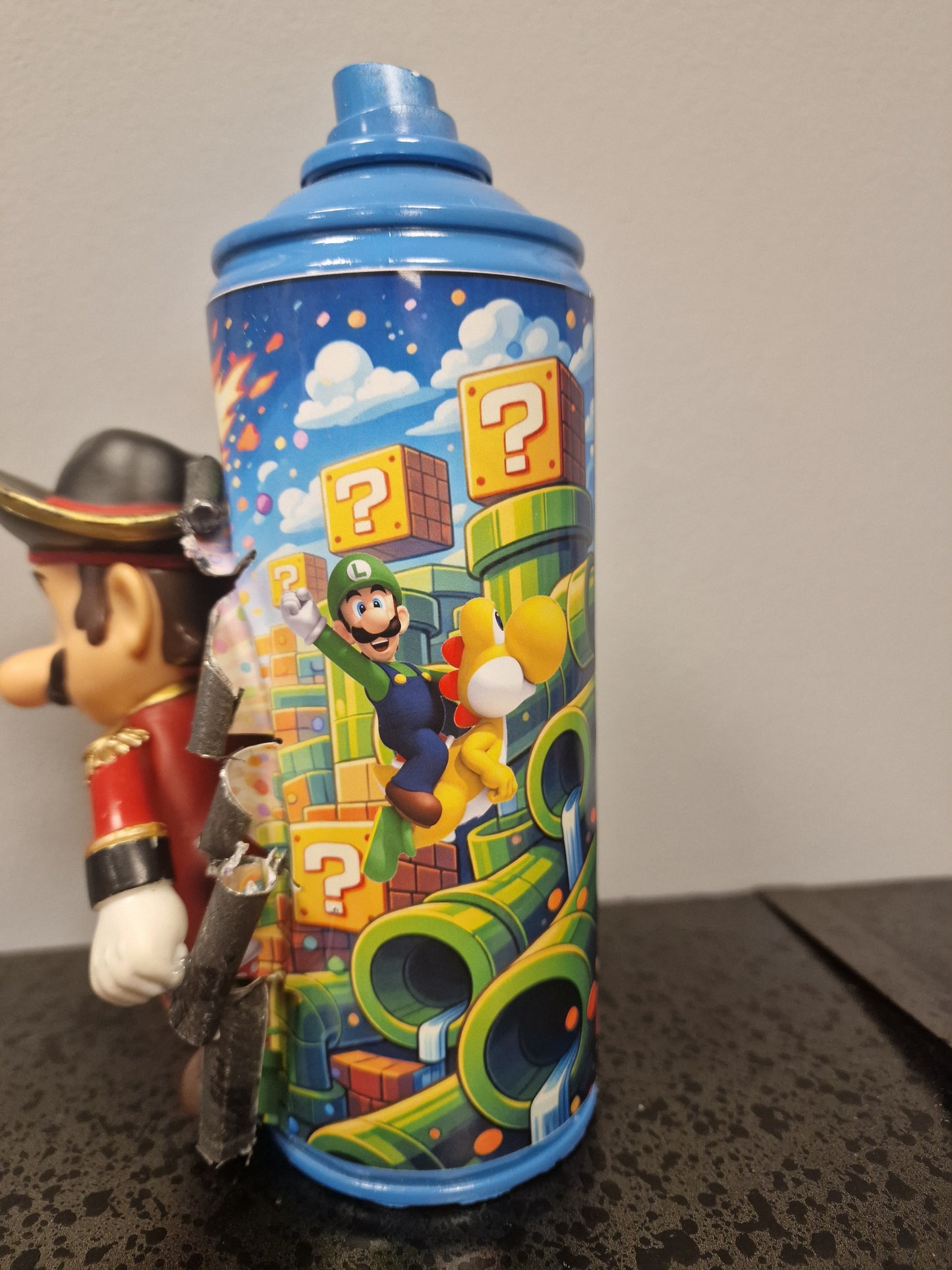 Bombe de peinture custom nintendo  – Figurine mario pirate   pop culture artisanale