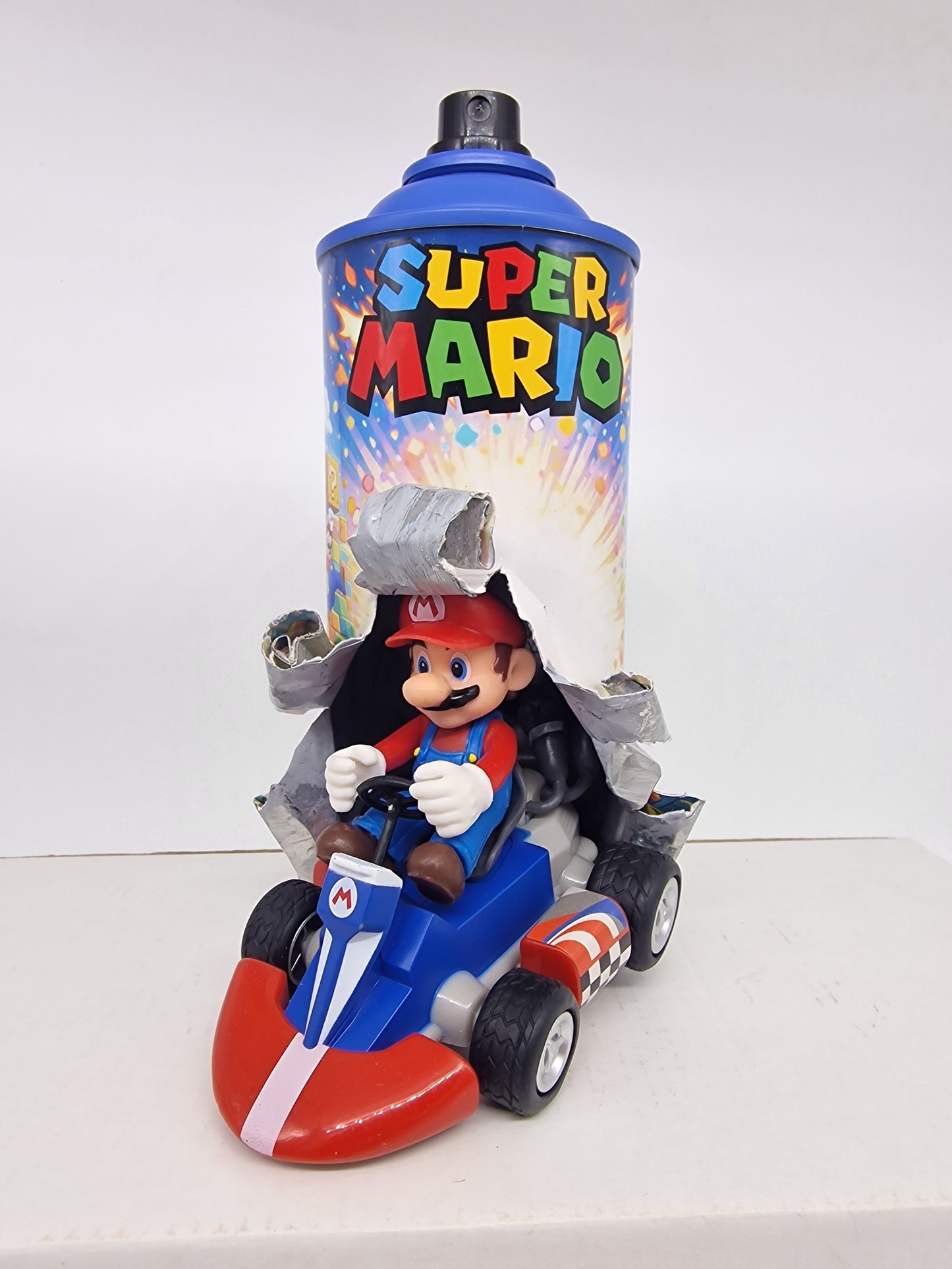 Bombe de peinture custom nintendo  – Figurine mario pop culture artisanale