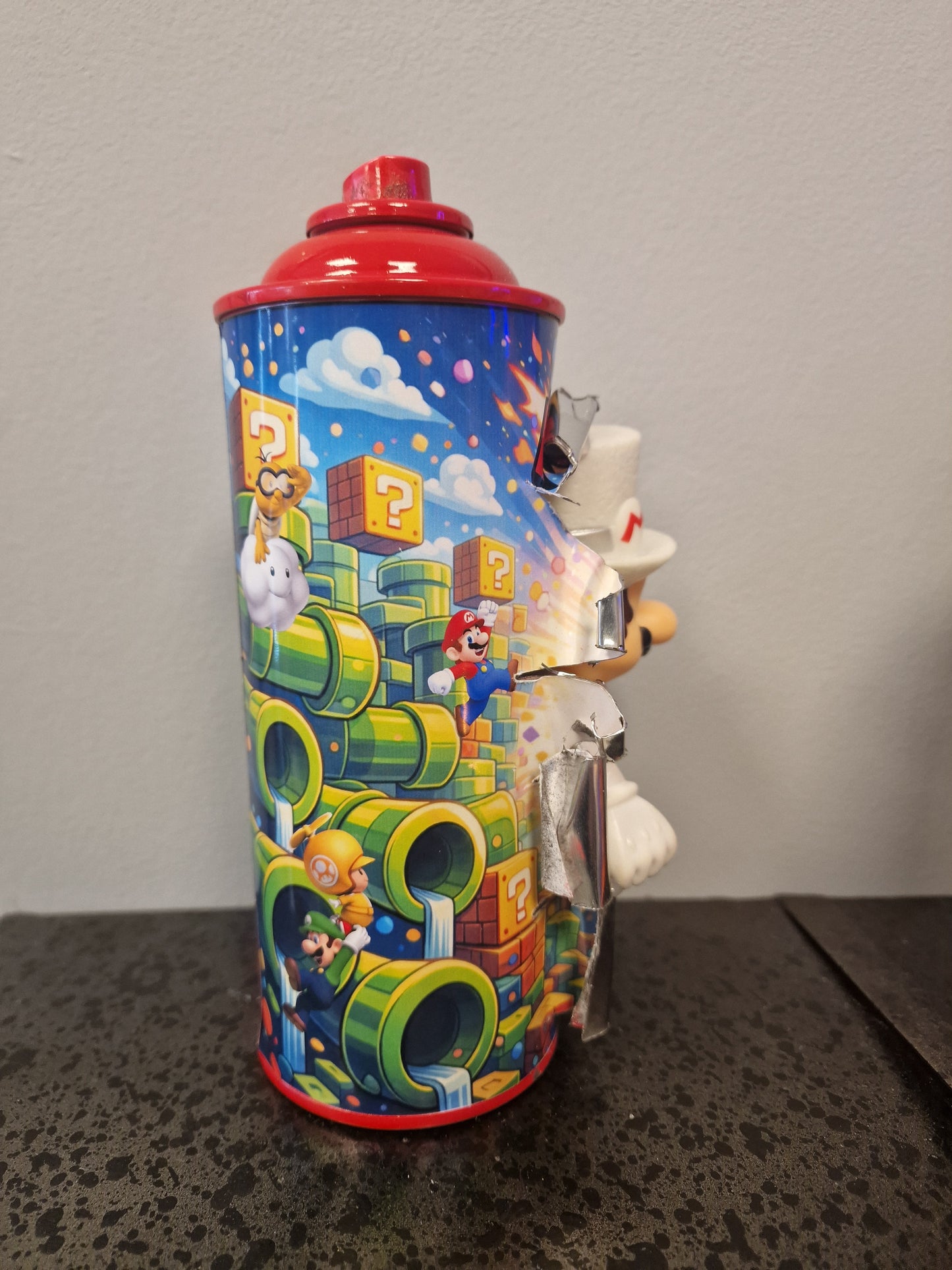 Bombe de peinture custom nintendo  – Figurine mario costume pop culture artisanale