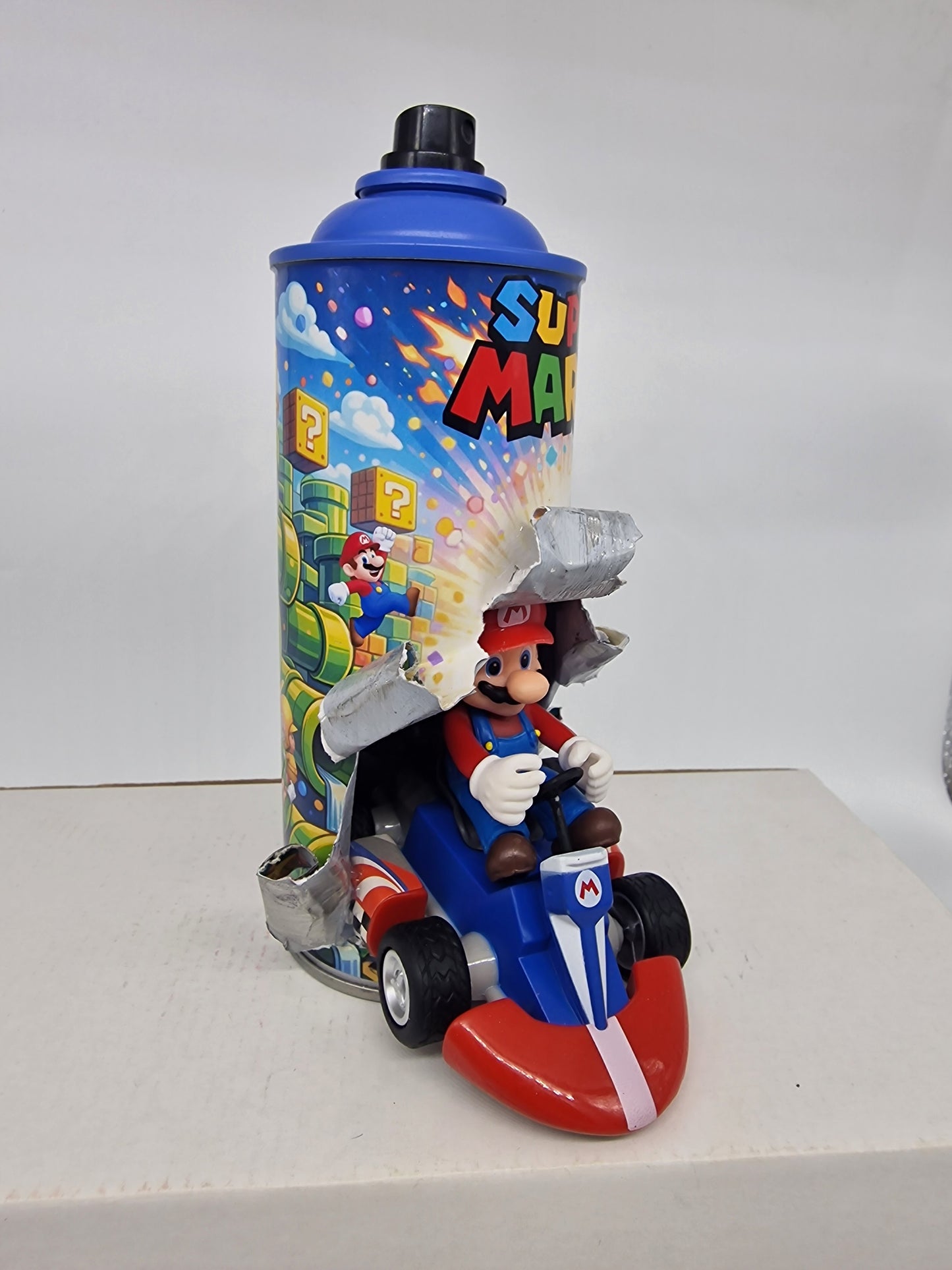 Bombe de peinture custom nintendo  – Figurine mario pop culture artisanale