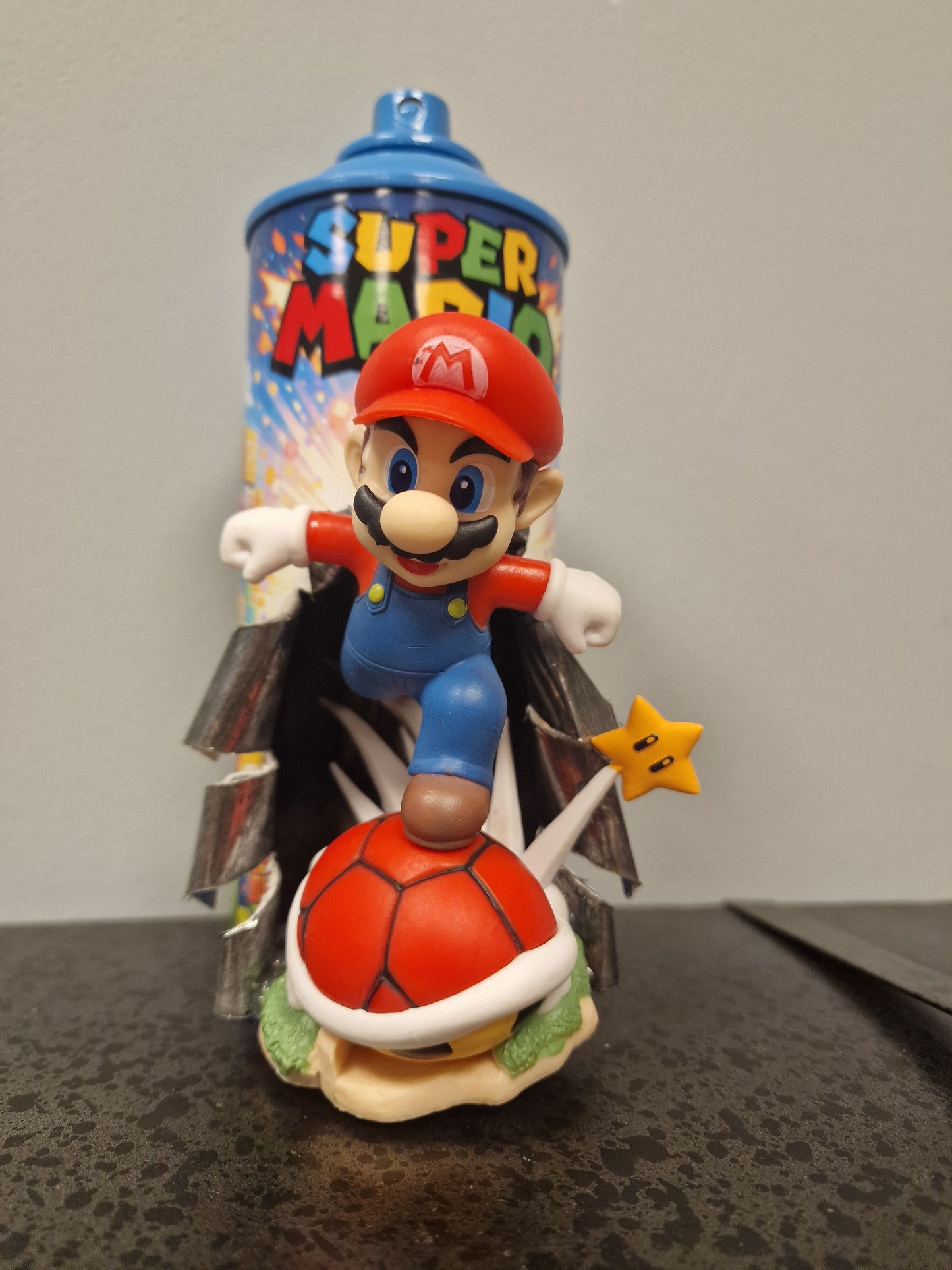Bombe de peinture custom nintendo  – Figurine mario soccer pop culture artisanale