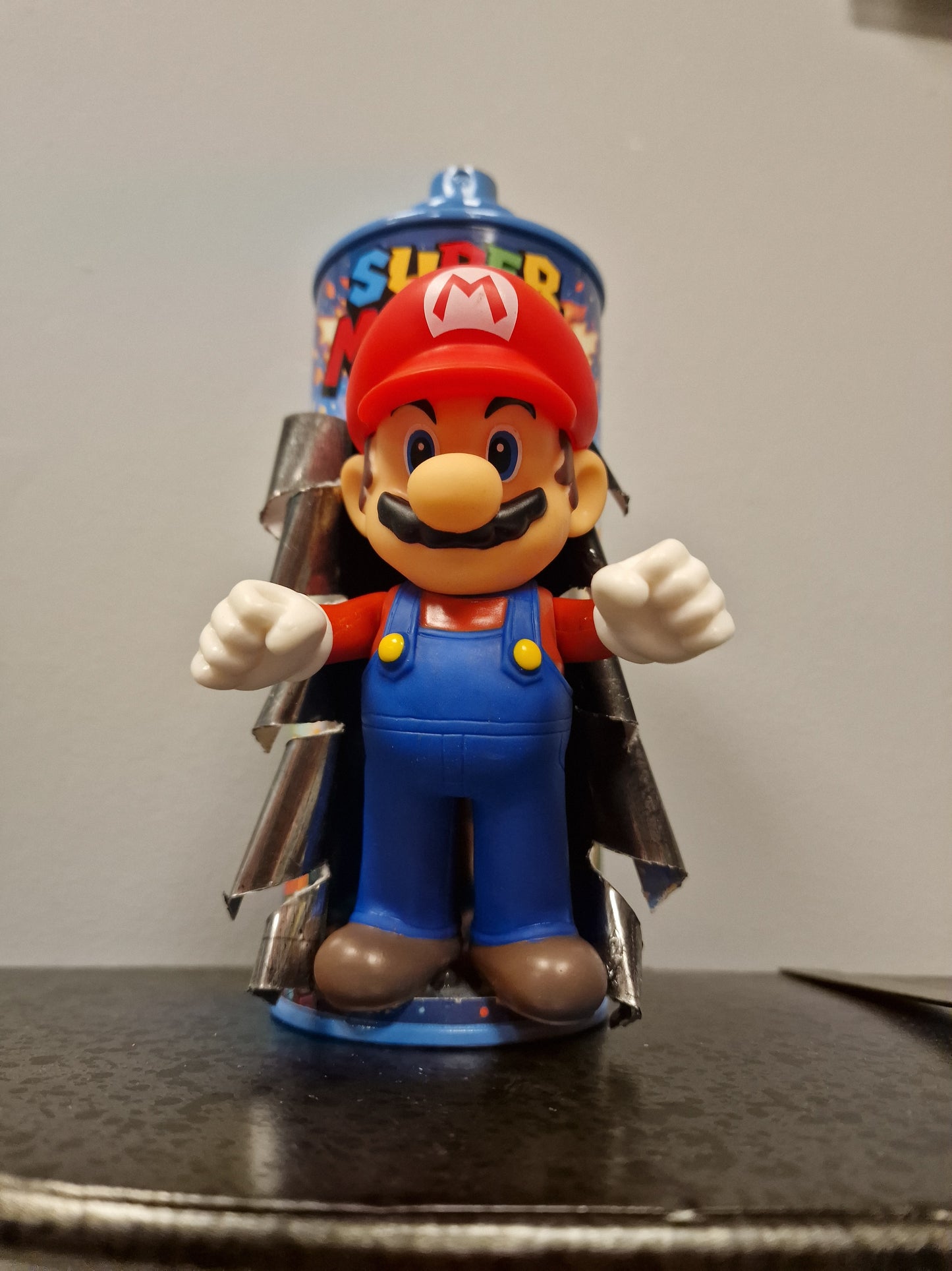 Bombe de peinture custom nintendo  – Figurine mario  pop culture artisanale