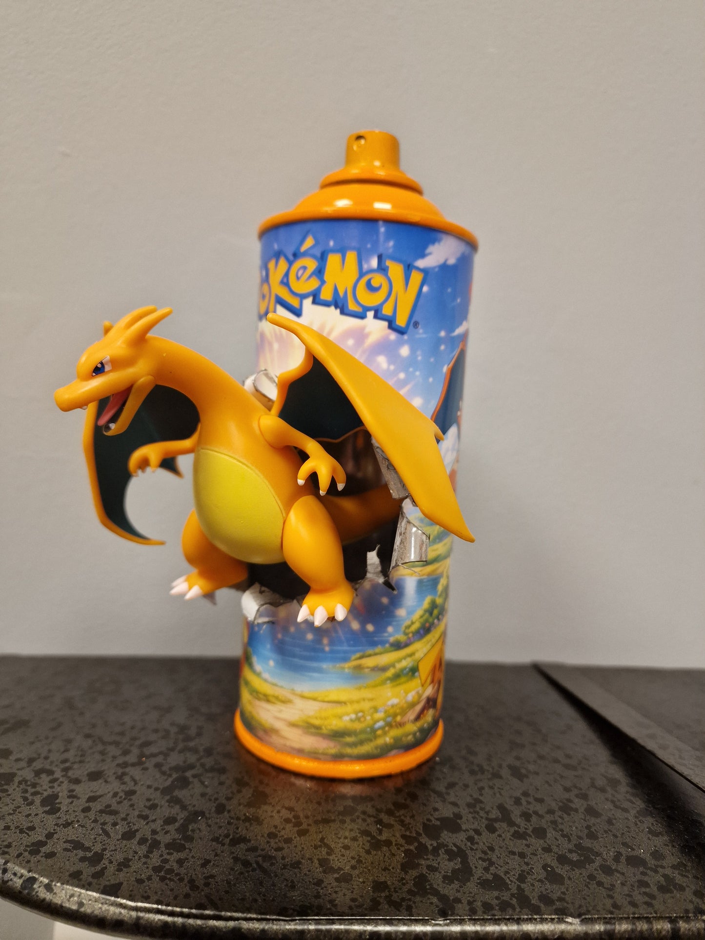 Bombe de peinture custom pokemon – Figurine dracofeu pop culture artisanale