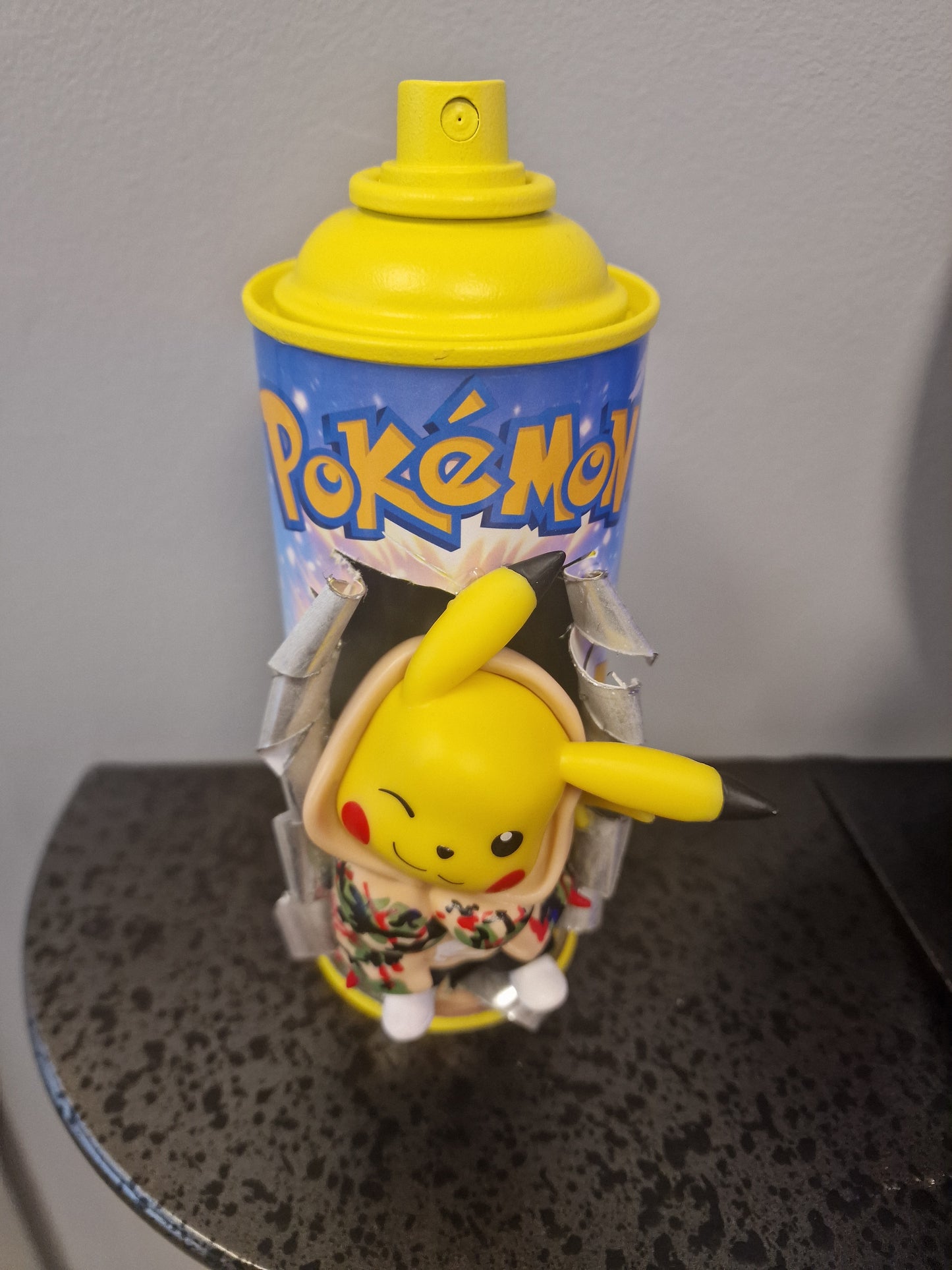 Bombe de peinture custom pokemon – Figurine pikachu pop culture artisanale