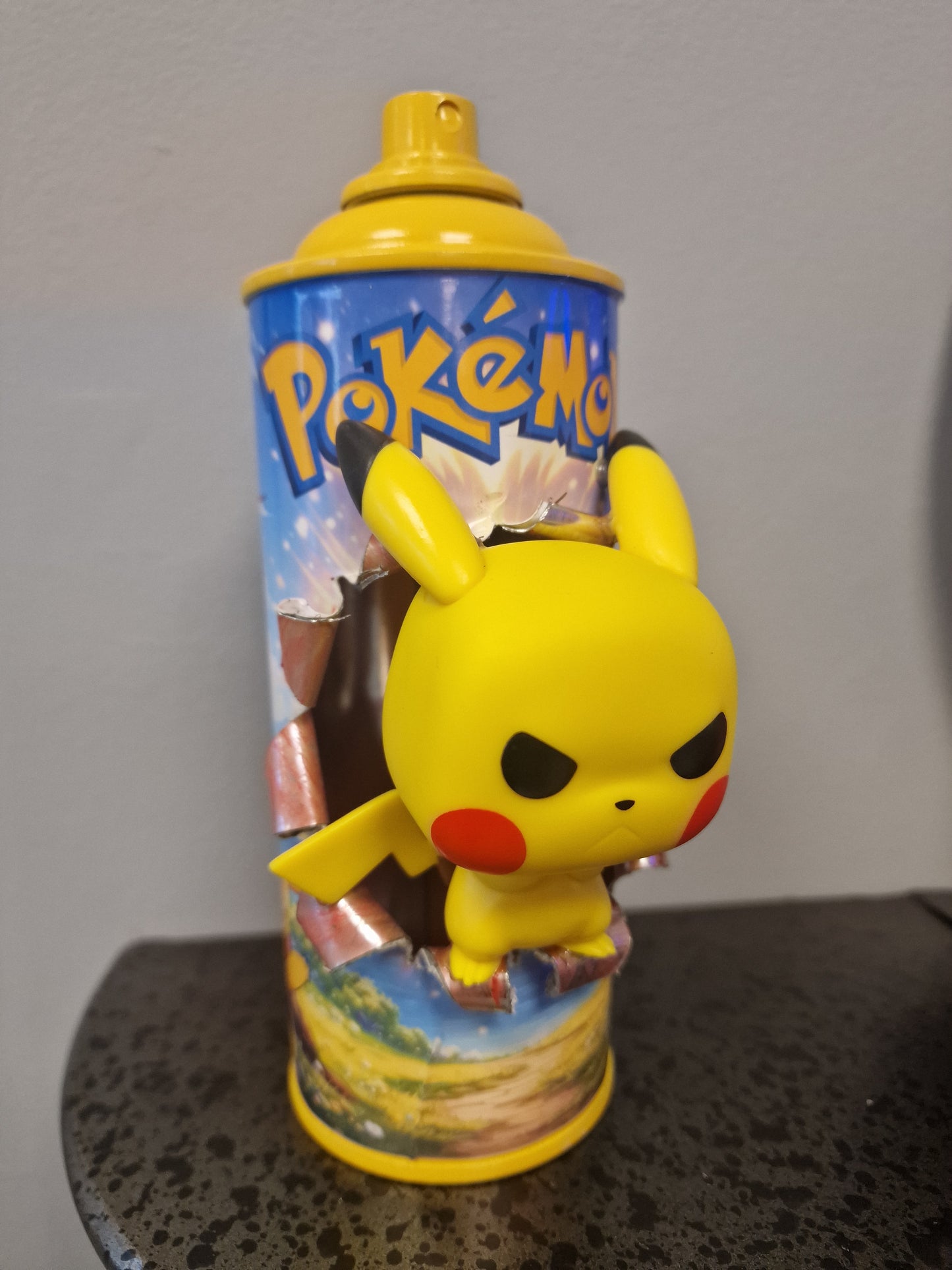 Bombe de peinture custom pokemon – Figurine pop pikachu pop culture artisanale
