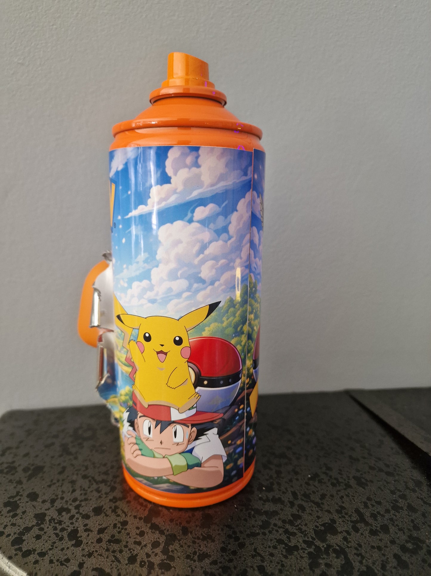 Bombe de peinture custom pokemon – Figurine salameche  pop culture artisanale