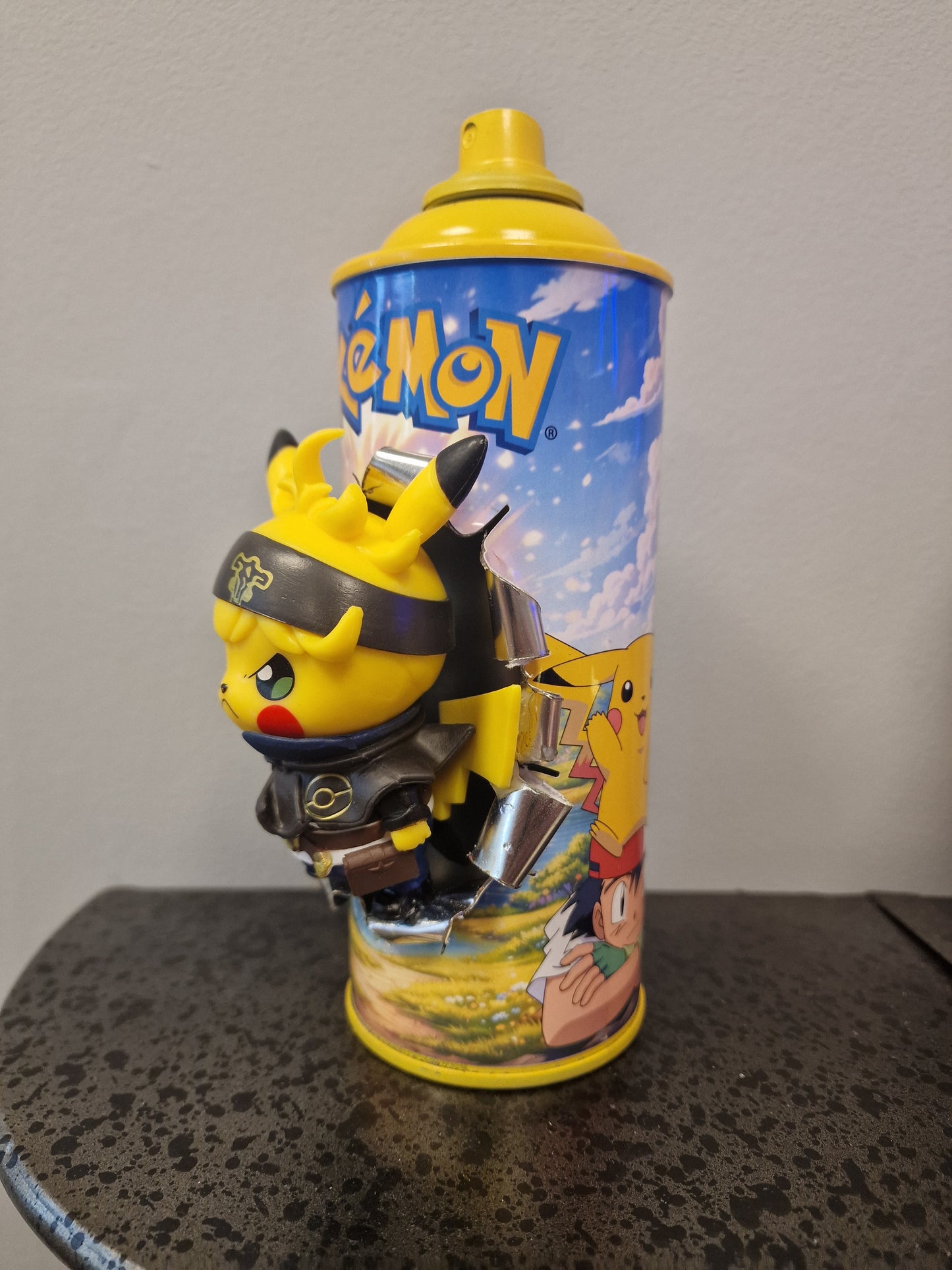 Bombe de peinture custom pokemon – Figurine pikachu  3 pop culture artisanale