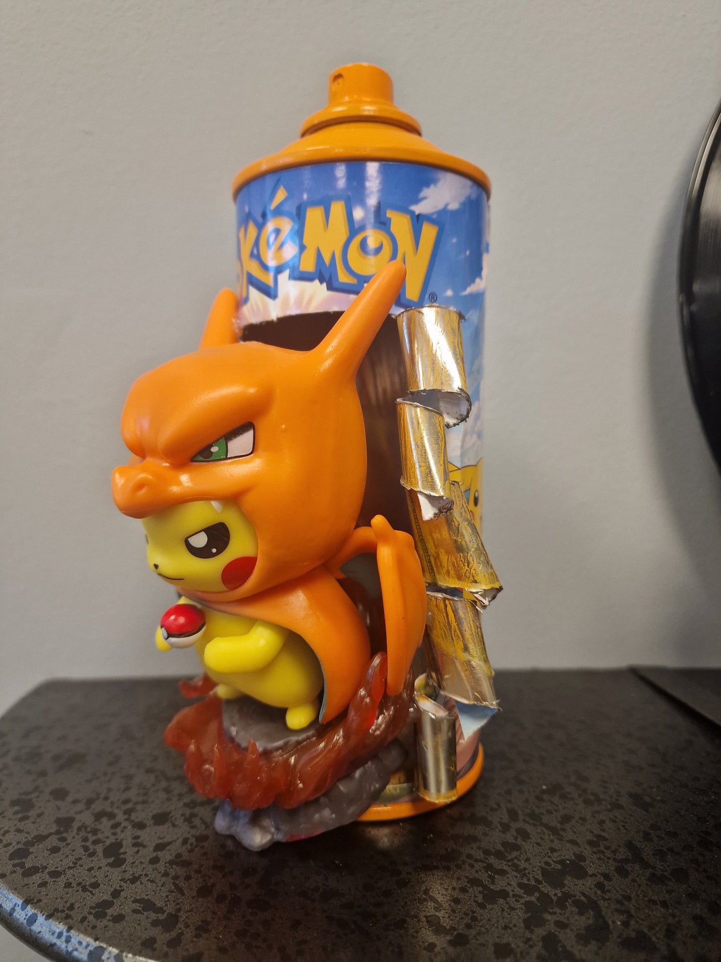Bombe de peinture custom pokemon – Figurine pikachu dracofeu pop culture artisanale