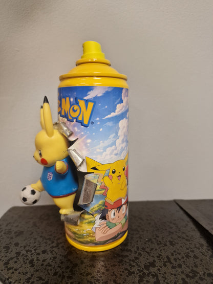 Bombe de peinture custom pokemon – Figurine pikachu  football 2 pop culture artisanale