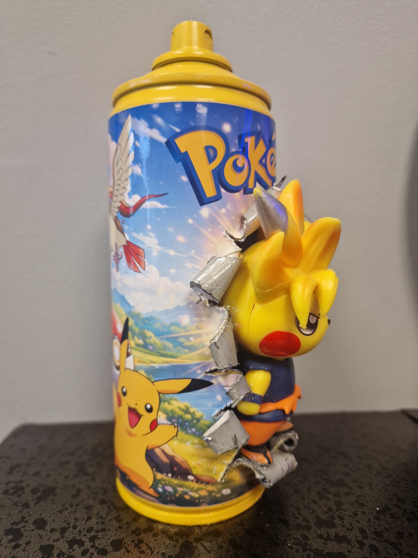 Bombe de peinture custom pokemon – Figurine pikachu sangoku pop culture artisanale