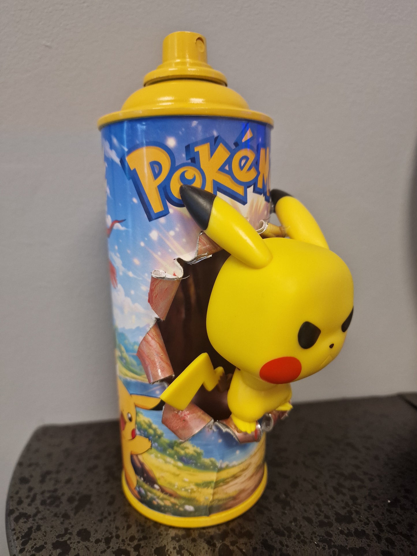 Bombe de peinture custom pokemon – Figurine pop pikachu pop culture artisanale