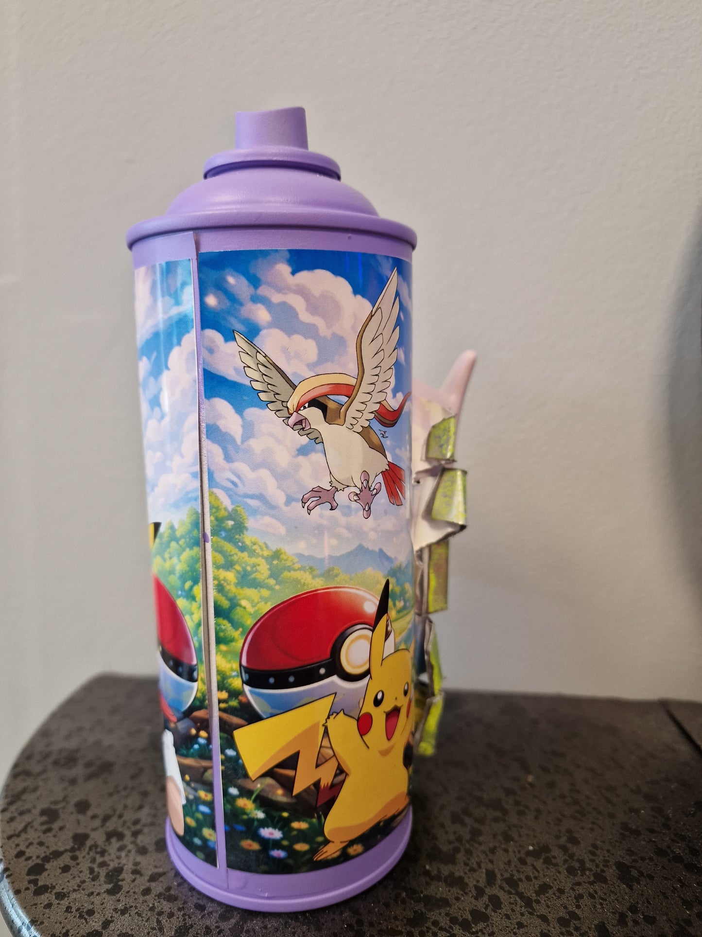 Bombe de peinture custom pokemon – Figurine mewtwo pop culture artisanale