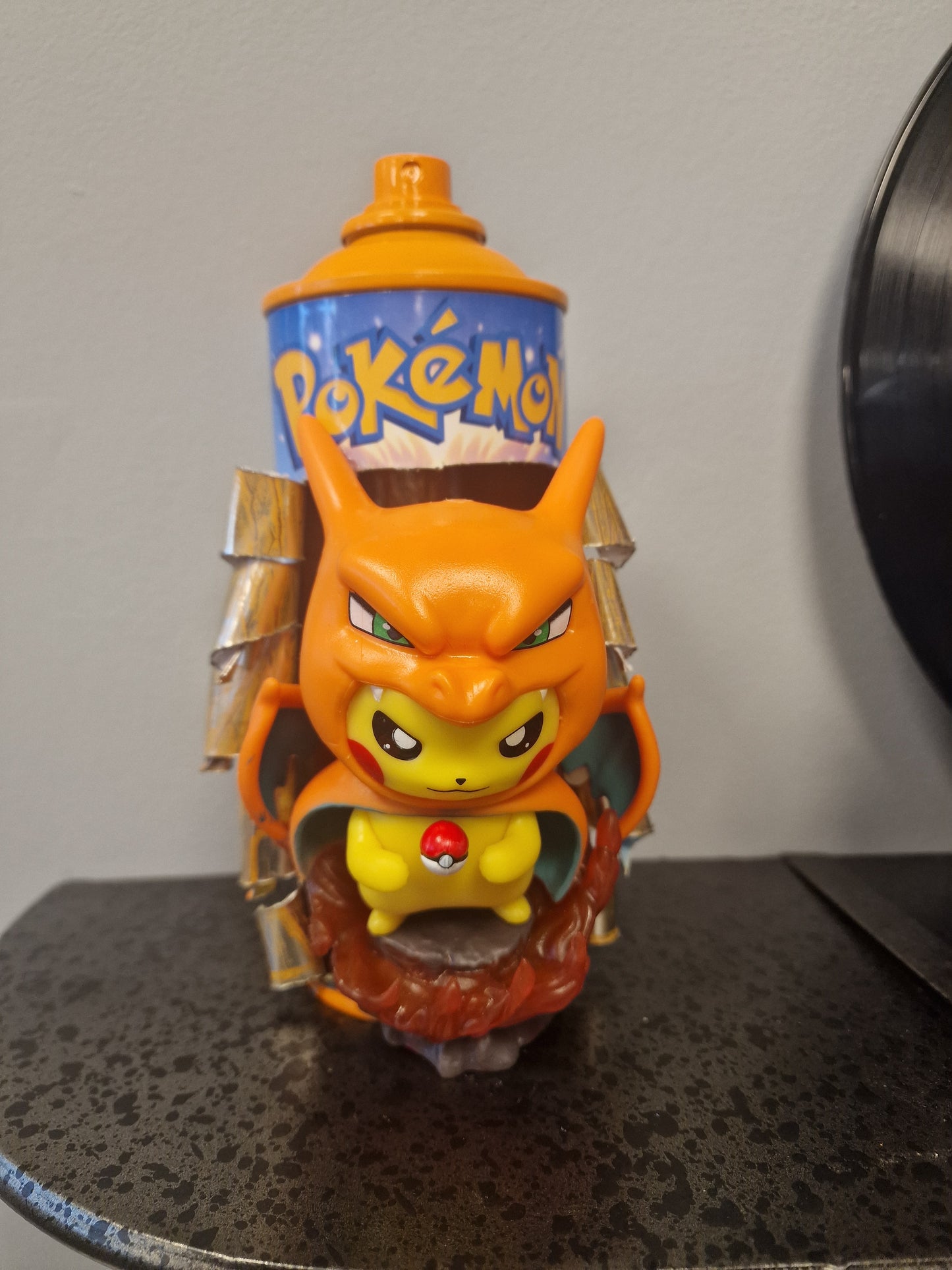Bombe de peinture custom pokemon – Figurine pikachu dracofeu pop culture artisanale
