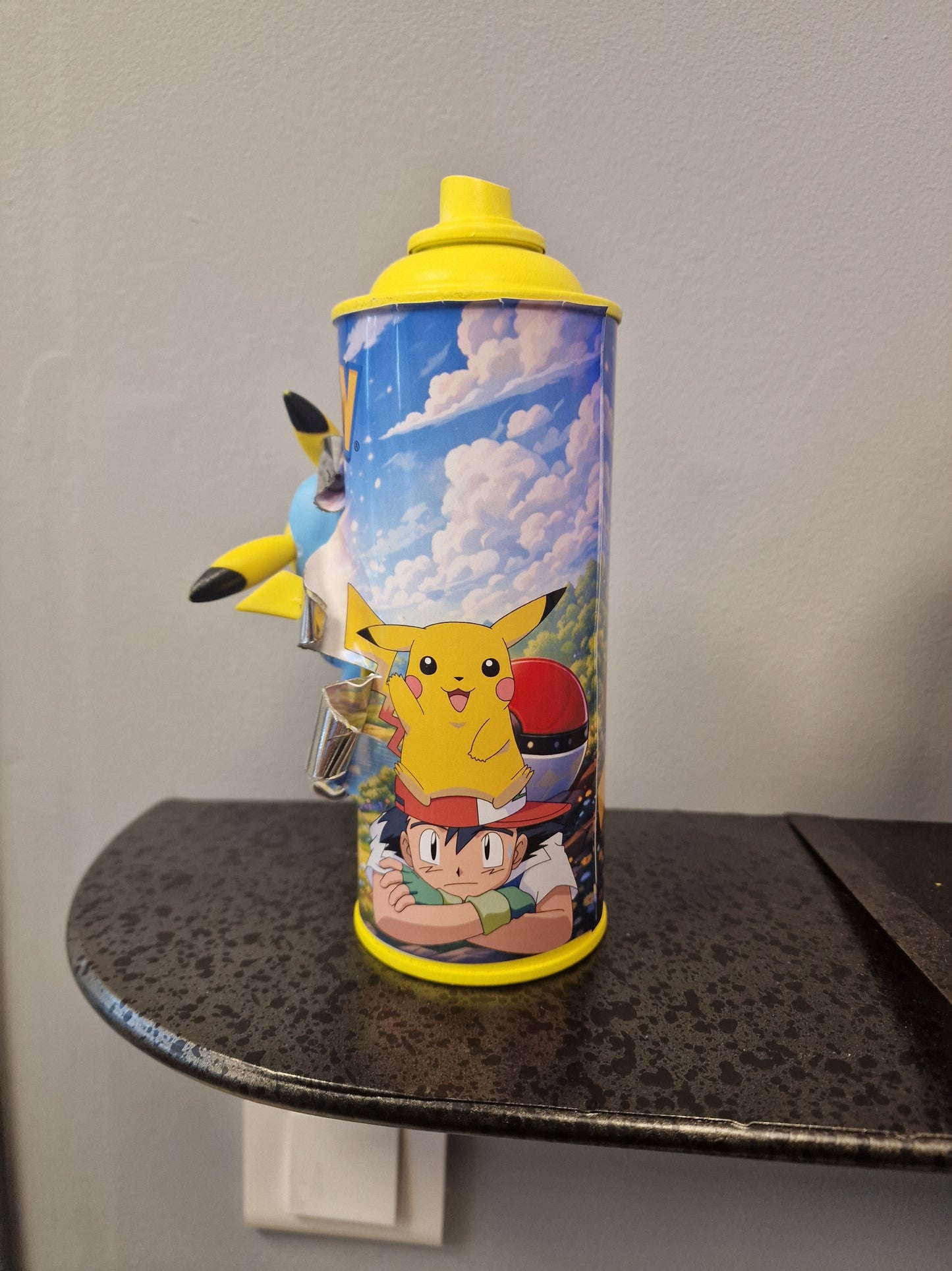 Bombe de peinture custom pokemon – Figurine pikachu 2  pop culture artisanale