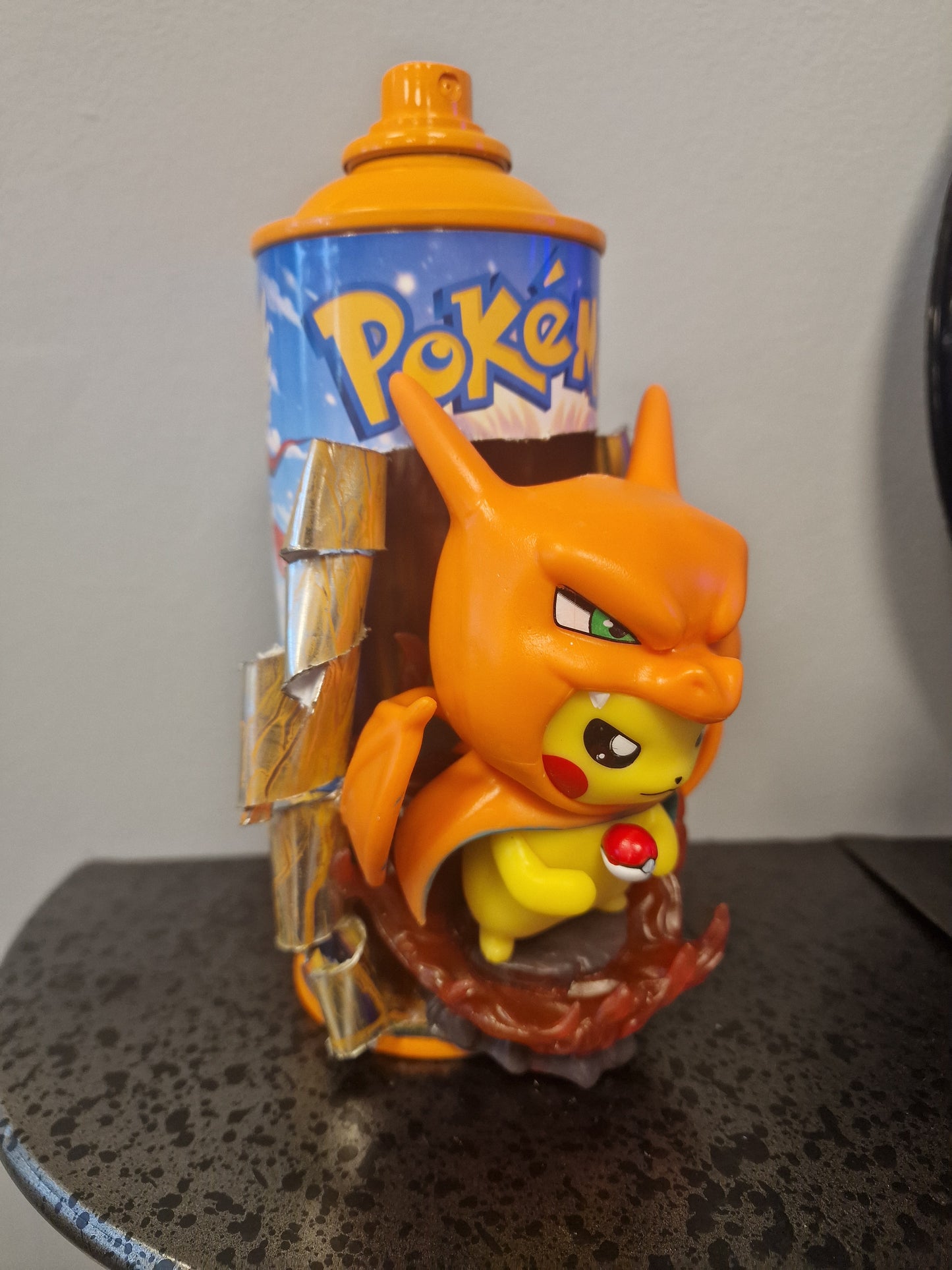 Bombe de peinture custom pokemon – Figurine pikachu dracofeu pop culture artisanale