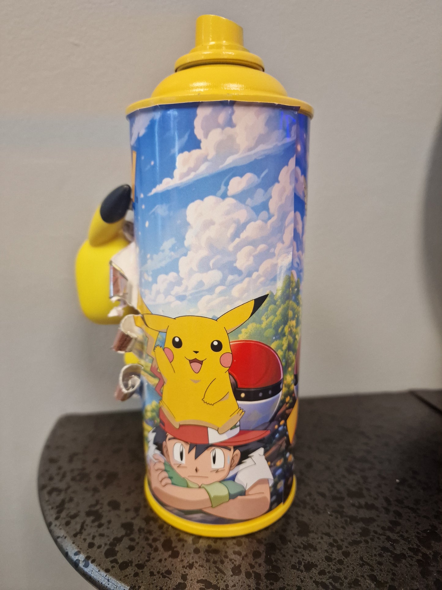 Bombe de peinture custom pokemon – Figurine pop pikachu pop culture artisanale