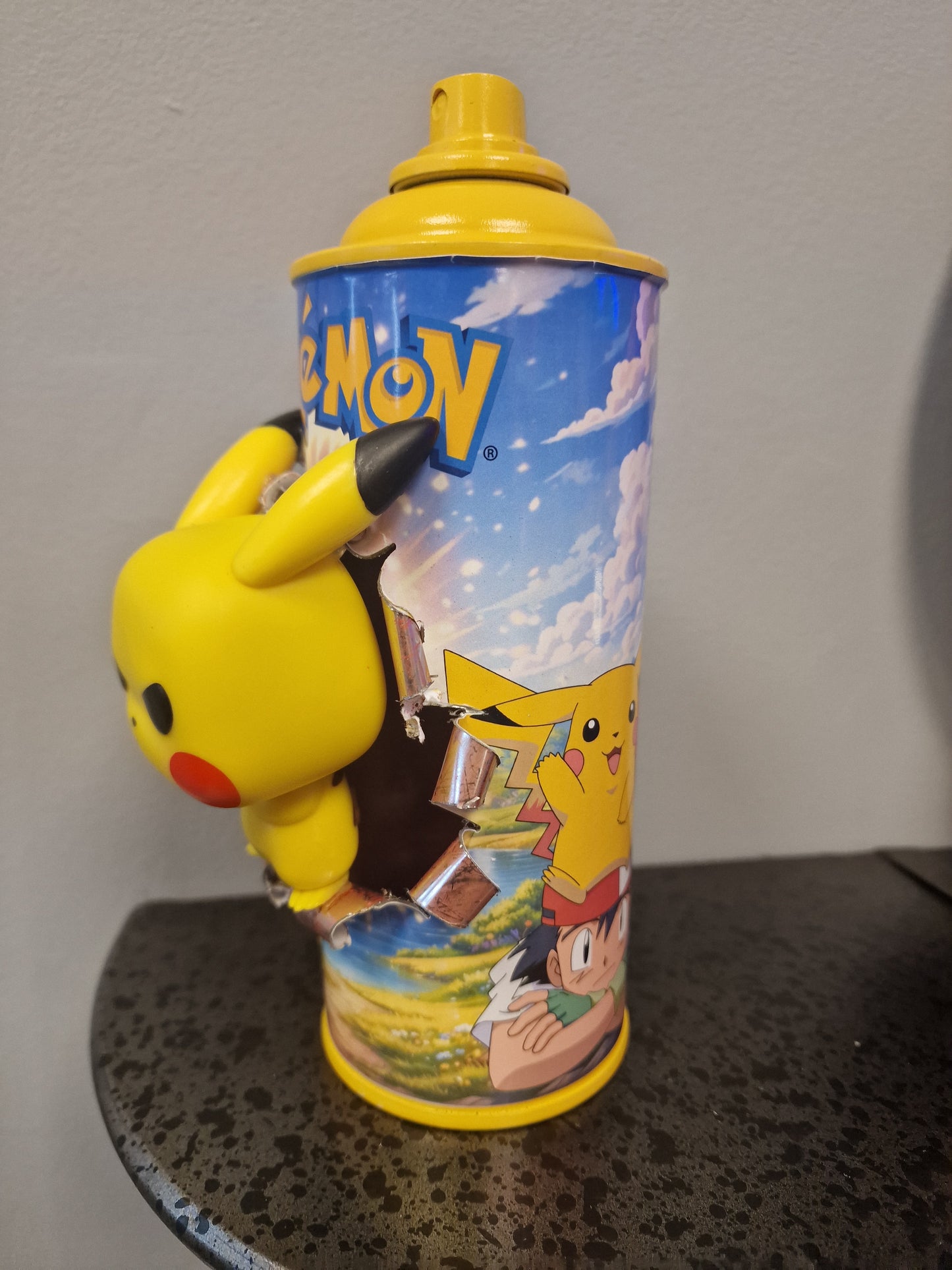 Bombe de peinture custom pokemon – Figurine pop pikachu pop culture artisanale