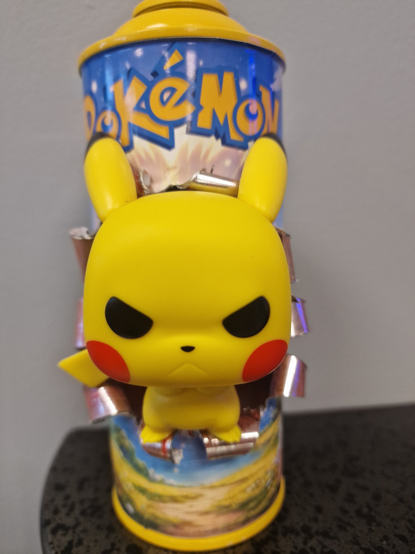 Bombe de peinture custom pokemon – Figurine pop pikachu pop culture artisanale